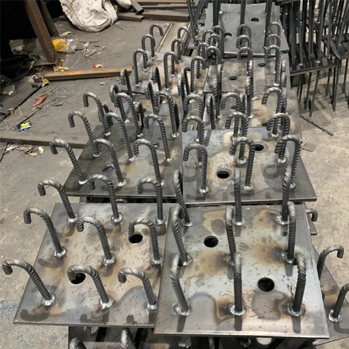 图纸中如何确定呼伦贝尔预埋件的位置？